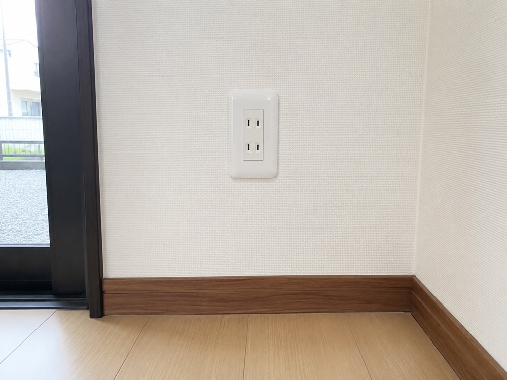 壁面に増設したコンセント